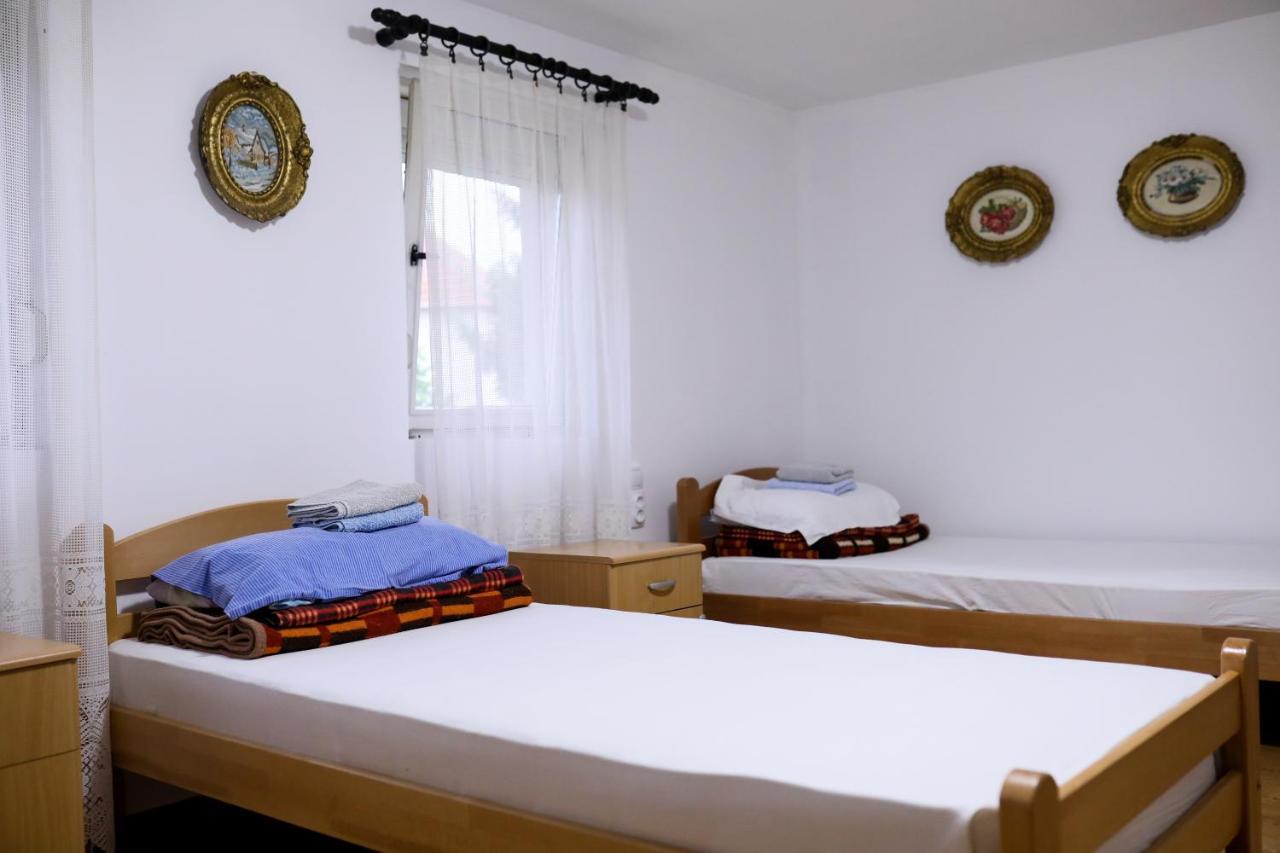 Green Apartments Kursumlija Bagian luar foto